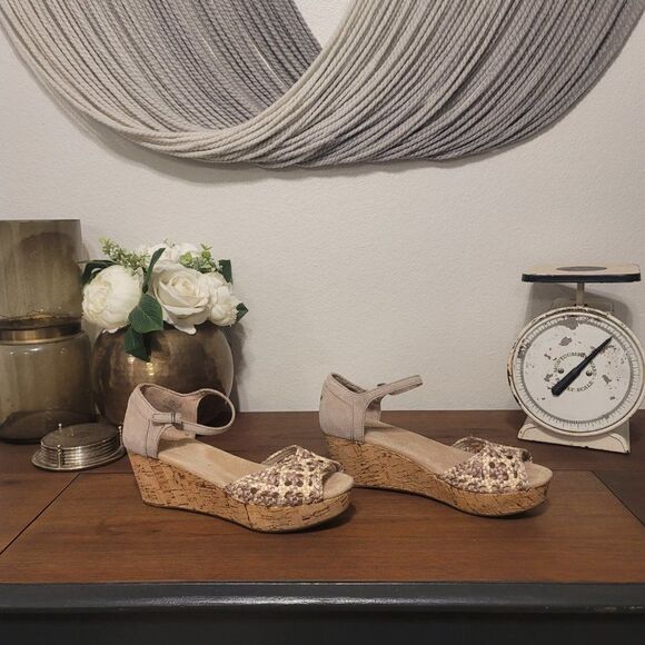 TOMS Stucco Satin Woven Cork Ankle Strap Peep Toe Wedge Sandal Sz 8 - Picture 6 of 9